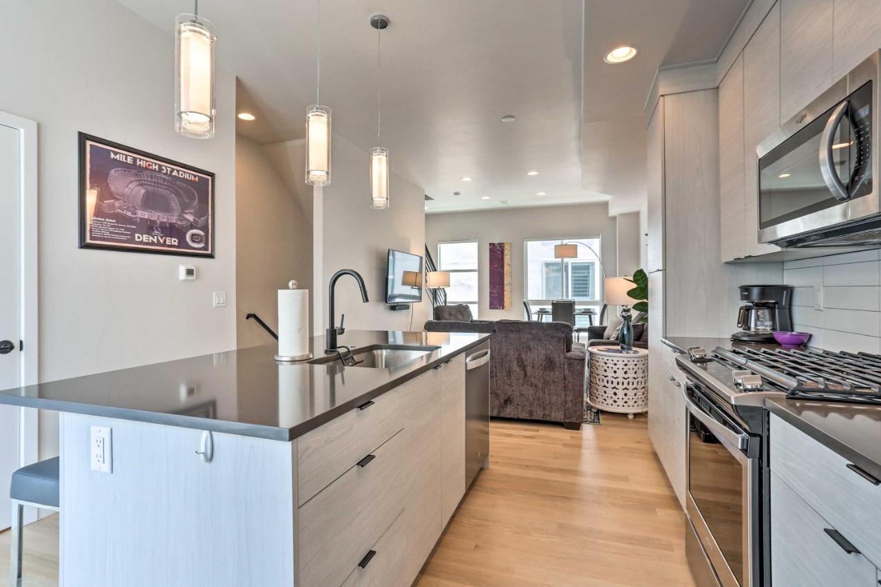 Trendy Denver Townhome - Walk To Mile High Stadium Bagian luar foto